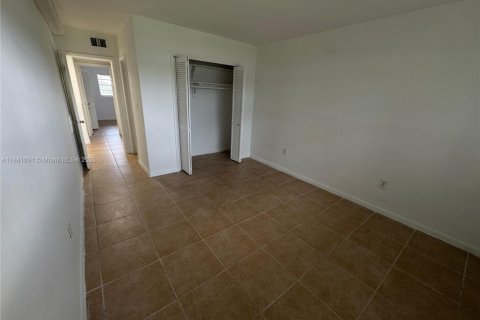 Снять в аренду квартиру в Майами, Флорида 2 спальни, 83.61м2, № 1922400 - фото 15