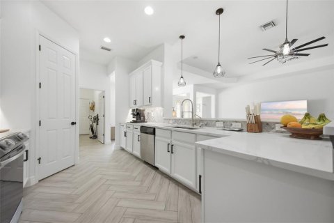 House in Parrish, Florida 4 bedrooms, 247.12 sq.m. № 2206783 - photo 16