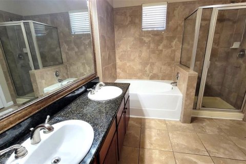Condo in Davenport, Florida, 3 bedrooms № 2214311 - photo 11