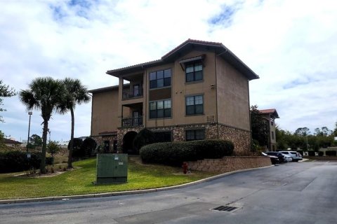 Condo in Davenport, Florida, 3 bedrooms № 2214311 - photo 2