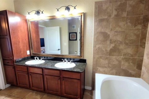 Condo in Davenport, Florida, 3 bedrooms № 2214311 - photo 12