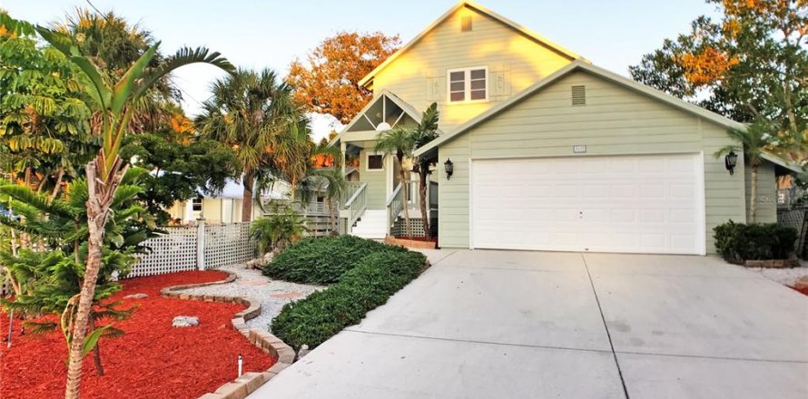 House in Sarasota, Florida 4 bedrooms, 212.56 sq.m. № 2207737