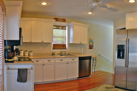 House in Sarasota, Florida 4 bedrooms, 212.56 sq.m. № 2207737 - photo 11