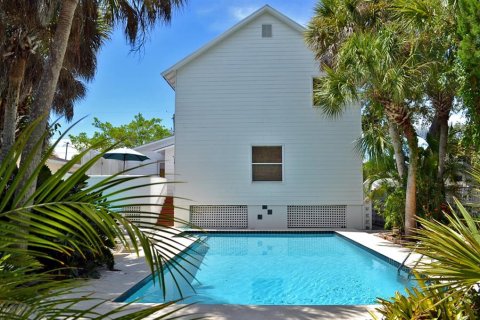 House in Sarasota, Florida 4 bedrooms, 212.56 sq.m. № 2207737 - photo 18