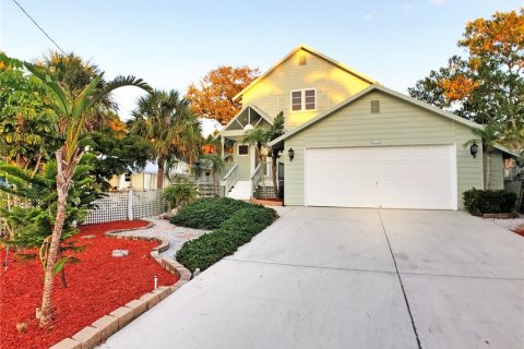 House in Sarasota, Florida 4 bedrooms, 212.56 sq.m. № 2207737 - photo 3