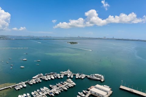 Condo in Miami, Florida, 1 bedroom  № 1871561 - photo 1