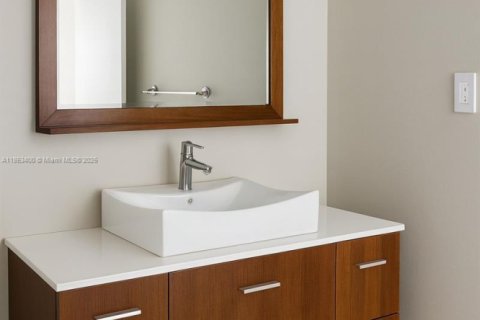 Condo in Miami, Florida, 1 bedroom  № 1871561 - photo 18