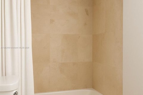 Condo in Miami, Florida, 1 bedroom  № 1871561 - photo 16