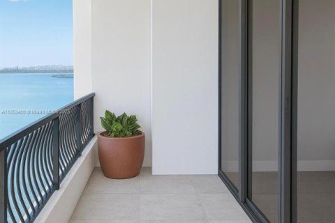 Condo in Miami, Florida, 1 bedroom  № 1871561 - photo 3