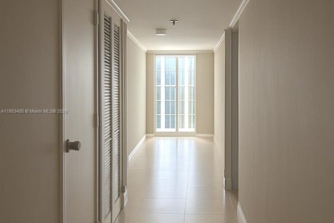 Condo in Miami, Florida, 1 bedroom  № 1871561 - photo 19
