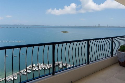 Condo in Miami, Florida, 1 bedroom  № 1871561 - photo 2