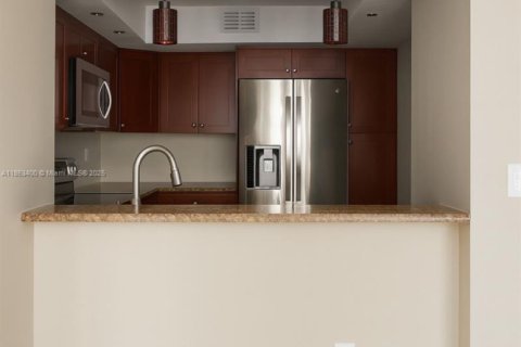 Condo in Miami, Florida, 1 bedroom  № 1871561 - photo 11