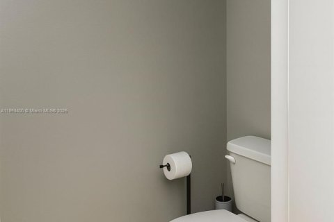 Condo in Miami, Florida, 1 bedroom  № 1871561 - photo 21