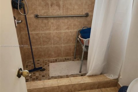 Купить виллу или дом в Майами, Флорида 3 спальни, 140.75м2, № 1956210 - фото 10