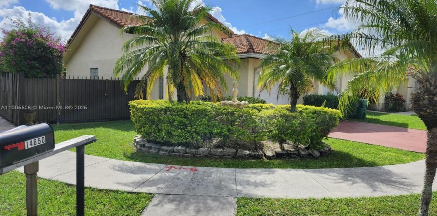 Дом в Майами, Флорида 3 спальни, 140.75м2 № 1956210