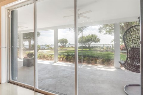 Casa en venta en West Palm Beach, Florida, 4 dormitorios, 436.92 m2 № 1727938 - foto 12
