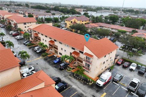 Condominio en venta en Hialeah, Florida, 2 dormitorios, 86.86 m2 № 1698850 - foto 24