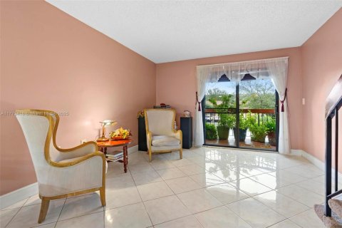 Condominio en venta en Hialeah, Florida, 2 dormitorios, 86.86 m2 № 1698850 - foto 6
