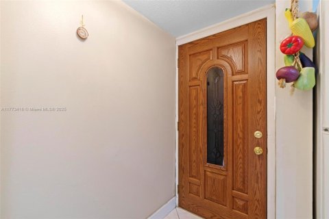 Condominio en venta en Hialeah, Florida, 2 dormitorios, 86.86 m2 № 1698850 - foto 3
