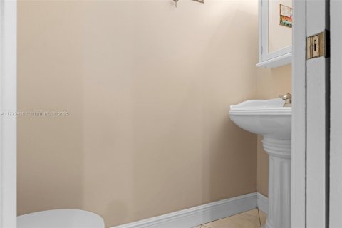 Condominio en venta en Hialeah, Florida, 2 dormitorios, 86.86 m2 № 1698850 - foto 12