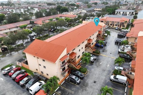Condominio en venta en Hialeah, Florida, 2 dormitorios, 86.86 m2 № 1698850 - foto 23