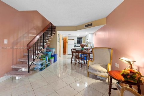Condominio en venta en Hialeah, Florida, 2 dormitorios, 86.86 m2 № 1698850 - foto 8