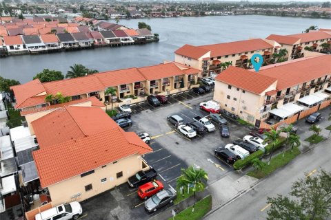 Condominio en venta en Hialeah, Florida, 2 dormitorios, 86.86 m2 № 1698850 - foto 22