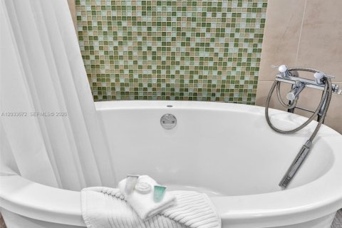 Condominio en venta en Miami Beach, Florida, 1 dormitorio, 44.13 m2 № 2078005 - foto 22