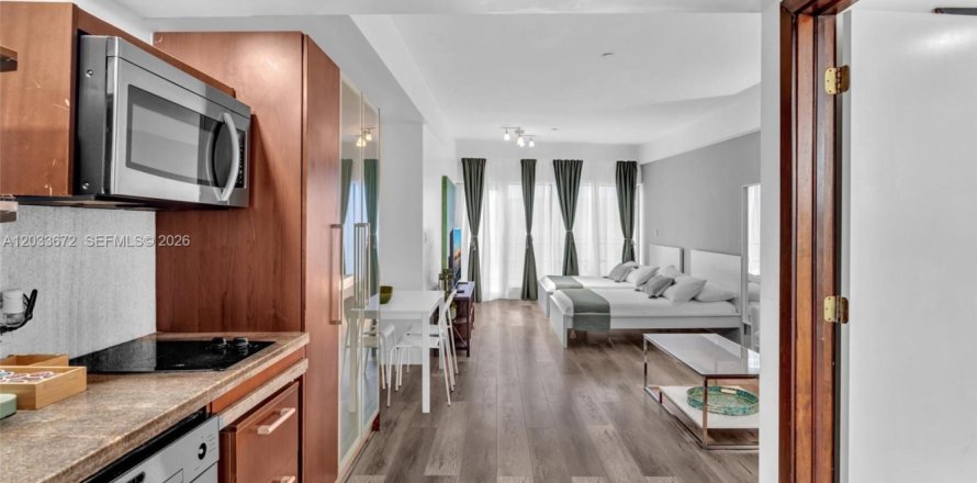 Condominio en Miami Beach, Florida, 1 dormitorio  № 2078005