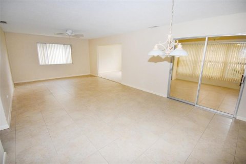 Casa en alquiler en Sarasota, Florida, 2 dormitorios, 123.75 m2 № 1747494 - foto 3