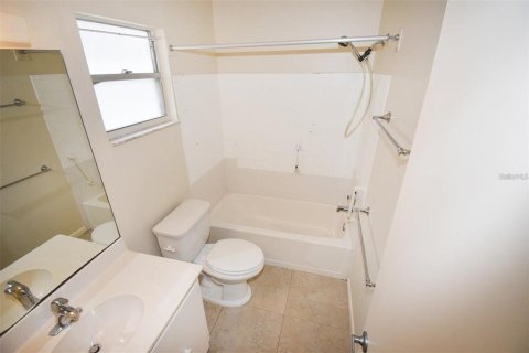 Casa en alquiler en Sarasota, Florida, 2 dormitorios, 123.75 m2 № 1747494 - foto 15