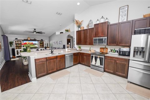 House in Lake Hamilton, Florida 4 bedrooms, 180.69 sq.m. № 1916230 - photo 8