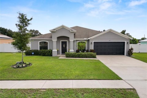 House in Lake Hamilton, Florida 4 bedrooms, 180.69 sq.m. № 1916230 - photo 1
