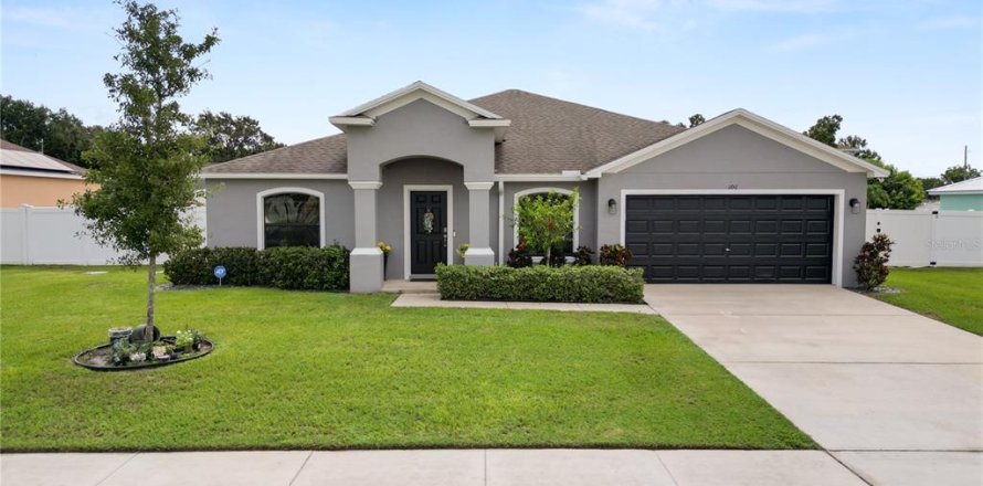 House in Lake Hamilton, Florida 4 bedrooms, 180.69 sq.m. № 1916230