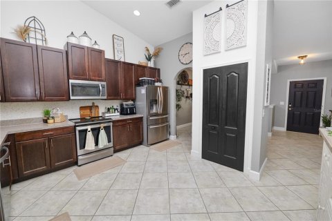 House in Lake Hamilton, Florida 4 bedrooms, 180.69 sq.m. № 1916230 - photo 12