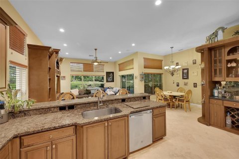 House in Lake Worth, Florida 3 bedrooms, 218.04 sq.m. № 2187963 - photo 5