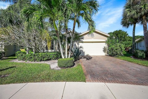 House in Lake Worth, Florida 3 bedrooms, 218.04 sq.m. № 2187963 - photo 15