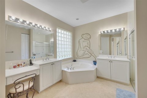 House in Lake Worth, Florida 3 bedrooms, 218.04 sq.m. № 2187963 - photo 24