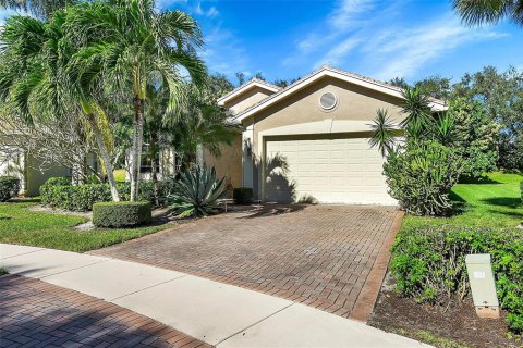 House in Lake Worth, Florida 3 bedrooms, 218.04 sq.m. № 2187963 - photo 2