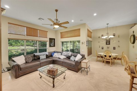 House in Lake Worth, Florida 3 bedrooms, 218.04 sq.m. № 2187963 - photo 12