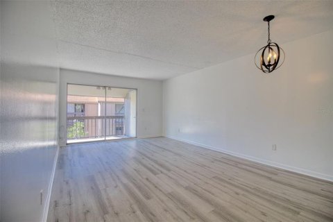 Condo in Tampa, Florida, 2 bedrooms  № 2209741 - photo 4