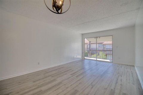 Condo in Tampa, Florida, 2 bedrooms  № 2209741 - photo 5