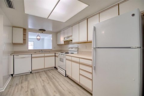 Condo in Tampa, Florida, 2 bedrooms  № 2209741 - photo 7