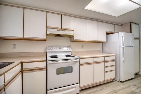 Condo in Tampa, Florida, 2 bedrooms  № 2209741 - photo 8