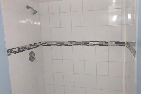 Condo in Tampa, Florida, 2 bedrooms  № 2209741 - photo 16