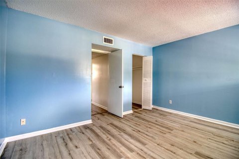 Condo in Tampa, Florida, 2 bedrooms  № 2209741 - photo 18