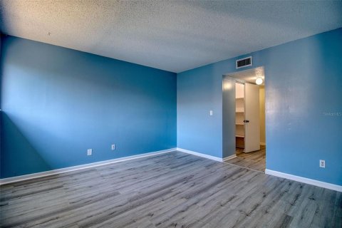 Condo in Tampa, Florida, 2 bedrooms  № 2209741 - photo 12