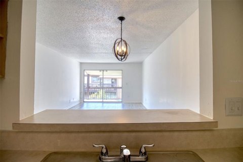 Condo in Tampa, Florida, 2 bedrooms  № 2209741 - photo 10