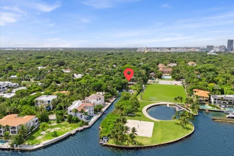 Terreno en venta en Miami, Florida № 1999932 - foto 2