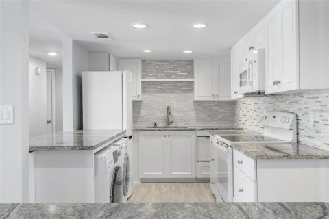 Condo in Palm Coast, Florida, 2 bedrooms  № 1520673 - photo 15